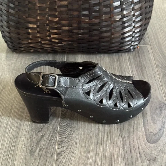 Dansko Black Cutout Women's Sandals Size 8.5 - Picture 10 of 13